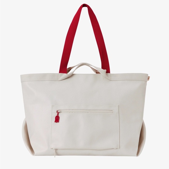 BEIS x Lonely Ghost Travel Tote in Ghost White
SOLD OUT & will be shipped ASAP - Picture 2 of 13